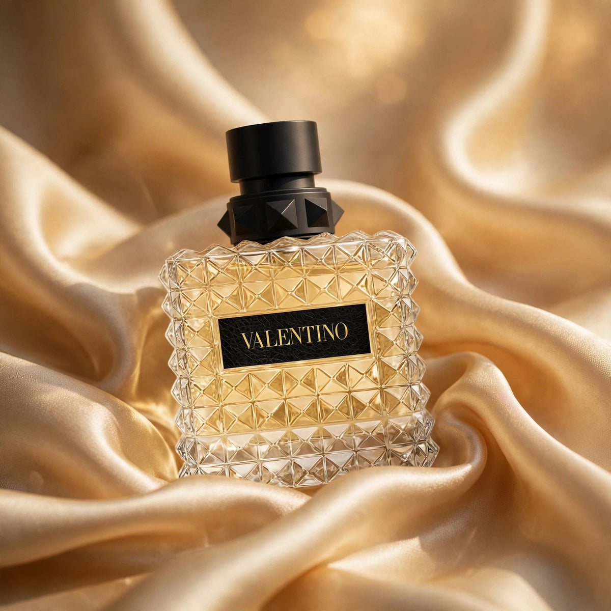 Donna Born In Roma Yellow Dream by Valentino EDP 3.4oz - lifestyle 8